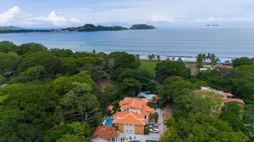 5 Min Walkable Beach, Pool, Relax & Slow Down House in Guanacaste Province