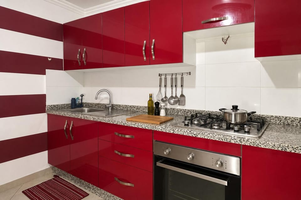 Kitchen or kitchenette, dishwasher, minibar, stove