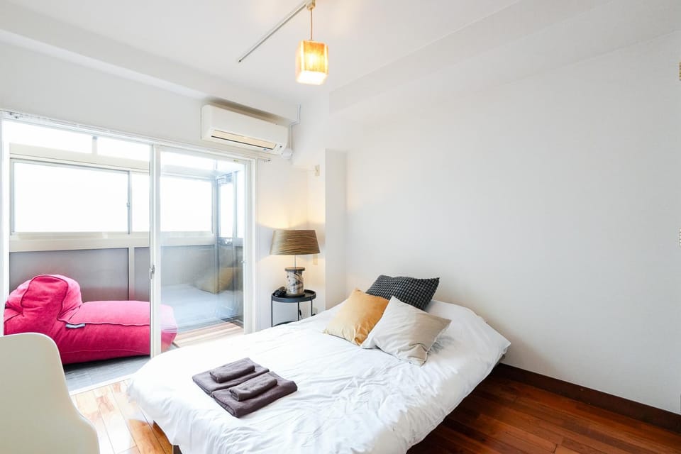 Bed, Living room, Photo of the whole room, Bedroom