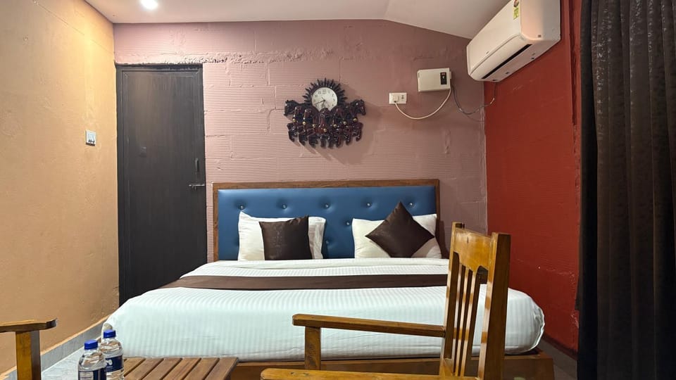 Bed, Photo of the whole room, Bedroom, air conditioner