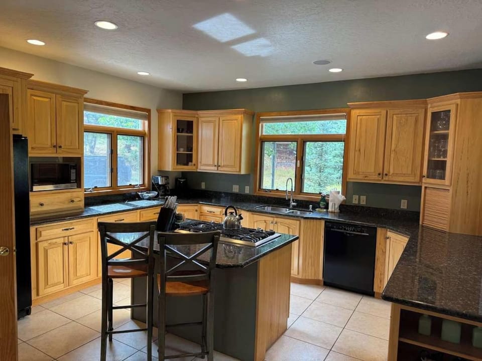 Blue River Retreat - Private Hot Tub & Mtn Views House in Blue River