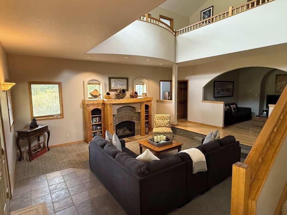 Blue River Retreat - Private Hot Tub & Mtn Views House in Blue River