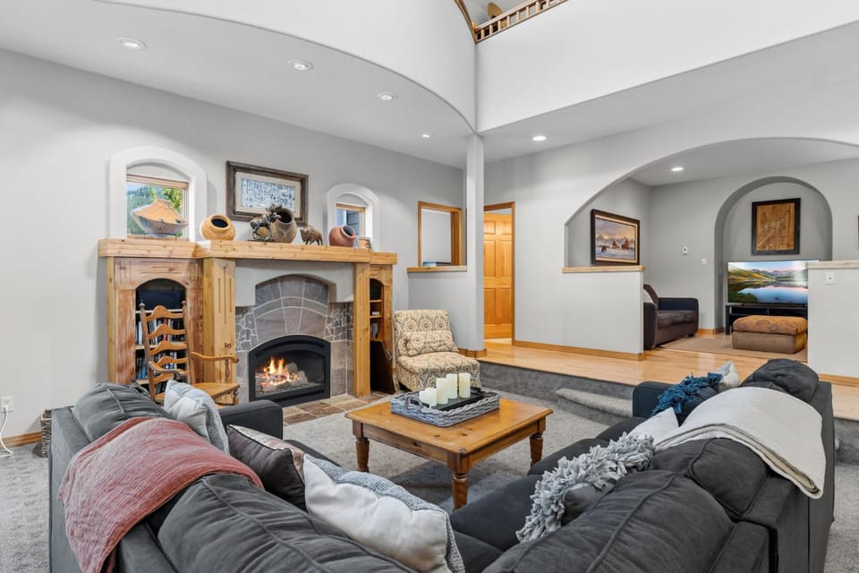 Blue River Retreat - Private Hot Tub & Mtn Views House in Blue River