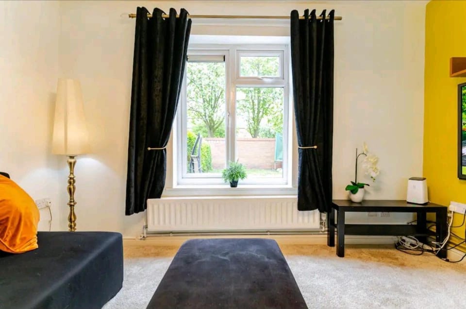 Living room, Seating area, internet