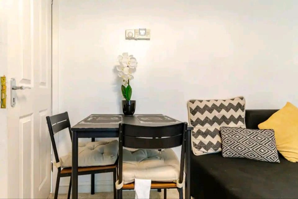 Living room, Seating area, Dining area