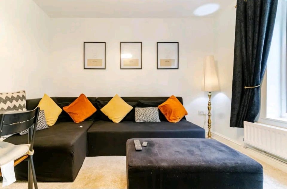 Living room, Seating area, internet