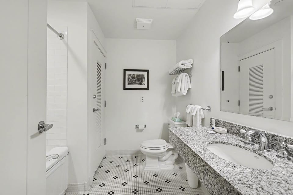 Captain's Lakeview Suite 419 in Bay Harbor offers stunning views and modern comforts. Apartment in Bay Harbor