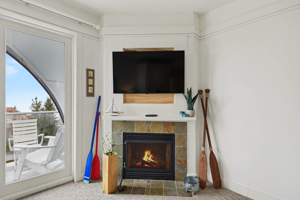 Captain's Lakeview Suite 419 in Bay Harbor offers stunning views and modern comforts. Apartment in Bay Harbor
