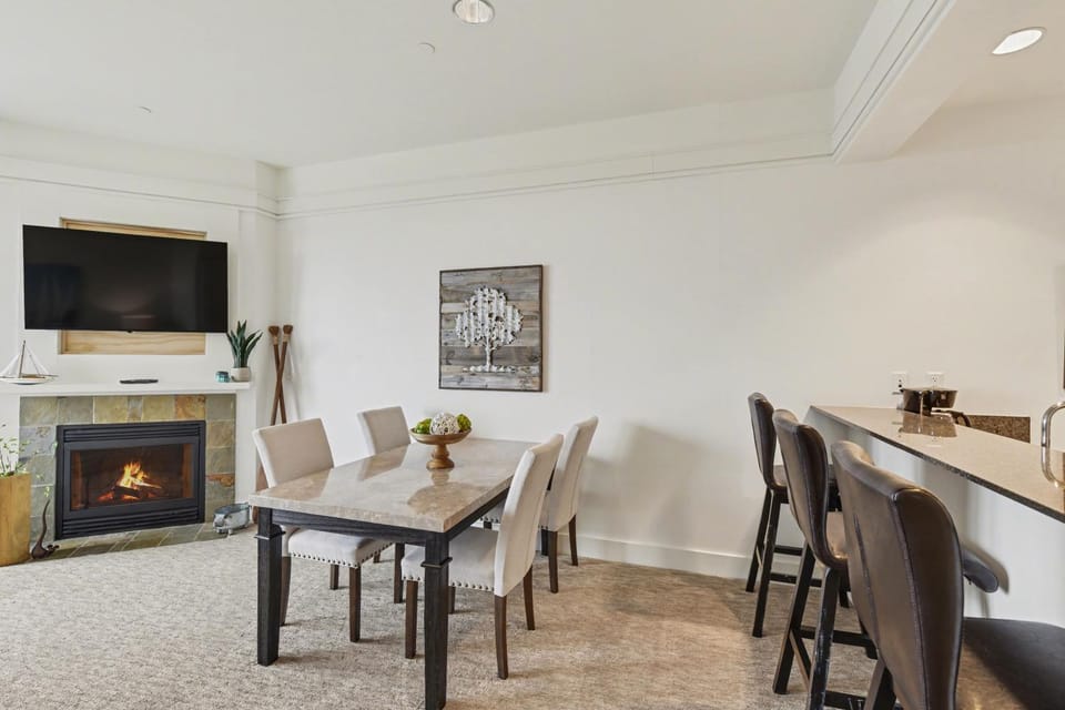 Captain's Lakeview Suite 419 in Bay Harbor offers stunning views and modern comforts. Apartment in Bay Harbor