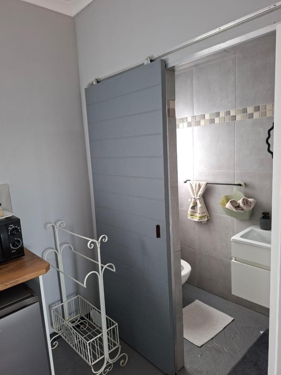 Shower, Toilet, towels