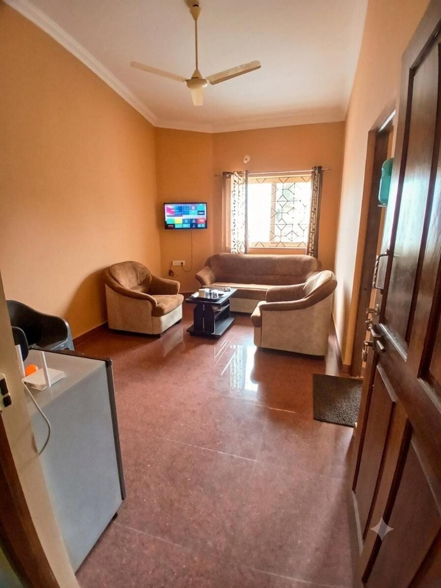 Communal lounge/ TV room