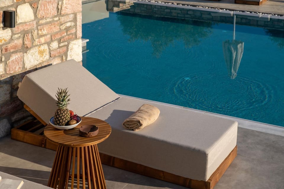 Koroni Poolside Suites House in Messenia