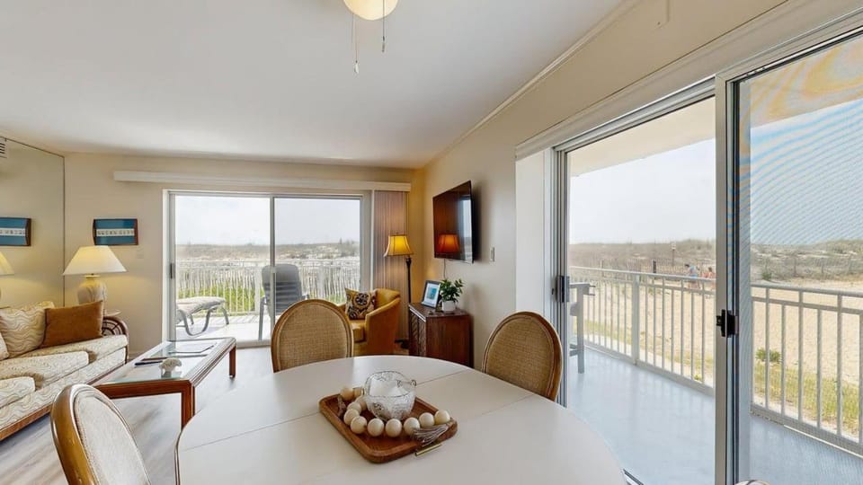 Beautiful coastal getaway with spacious living and easy beach access House in Ocean City