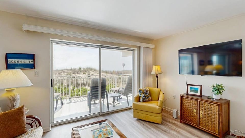 Beautiful coastal getaway with spacious living and easy beach access House in Ocean City