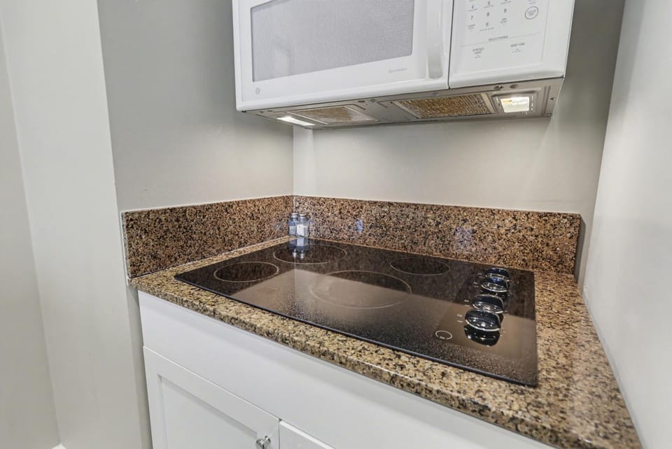 Charming Lodge Suite 257 in Bay Harbor, MI—ideal for a cozy getaway! Apartment in Bay Harbor