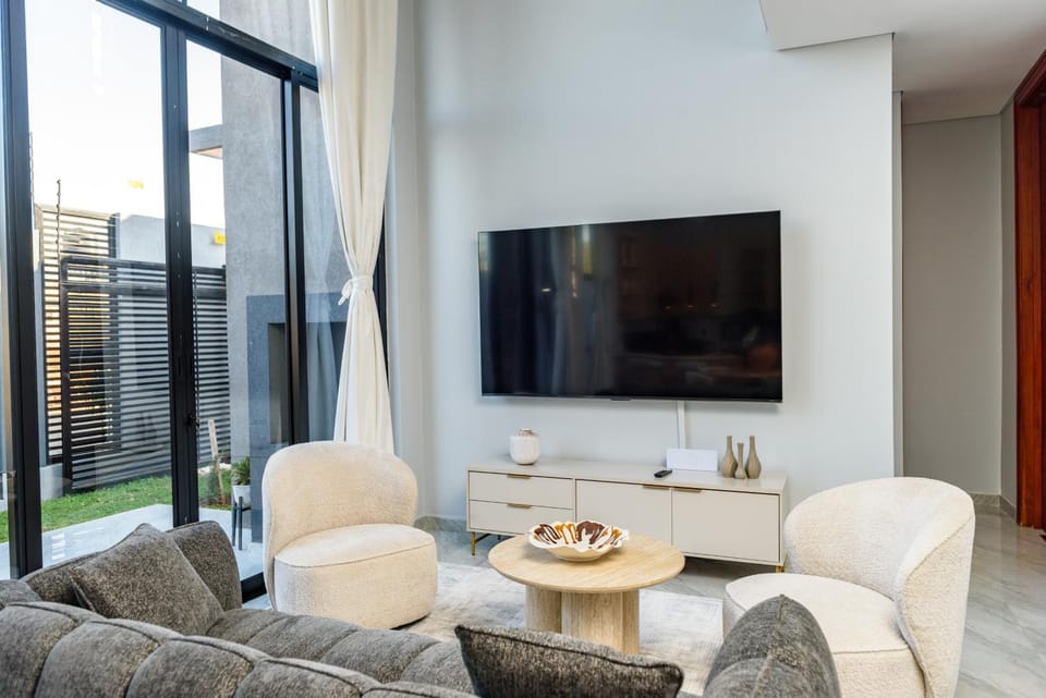 TV and multimedia, Balcony/Terrace, Living room, Seating area