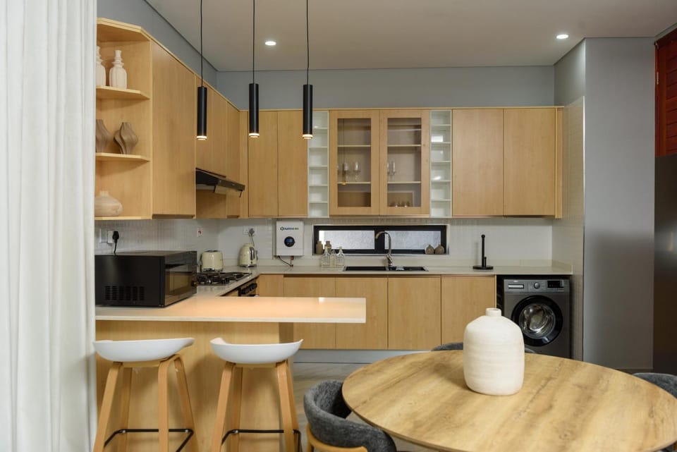 Kitchen or kitchenette, Dining area, stove, toaster