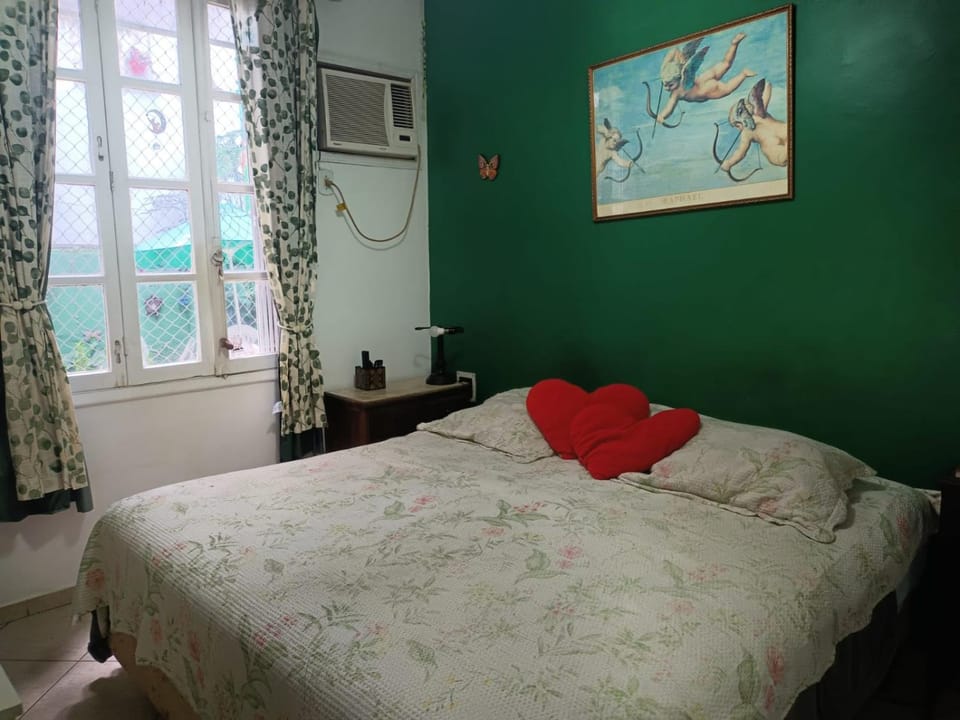 Quarto artístico com terraço em Botafogo Vacation rental in Rio de Janeiro