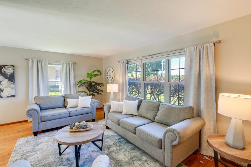 Great for Families! Omaha Getaway w/ Yard & Deck House in Omaha