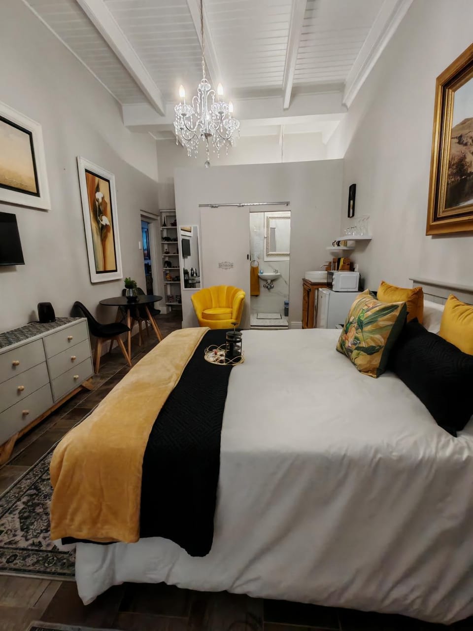 LaDamon 4 Bed and Breakfast in Cape Town