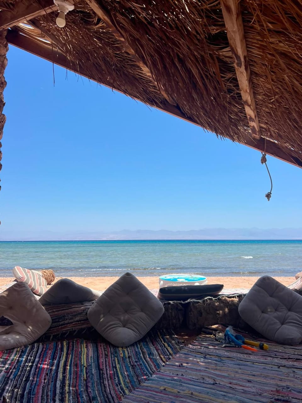 Day, Natural landscape, Living room, Seating area, Beach, Sea view