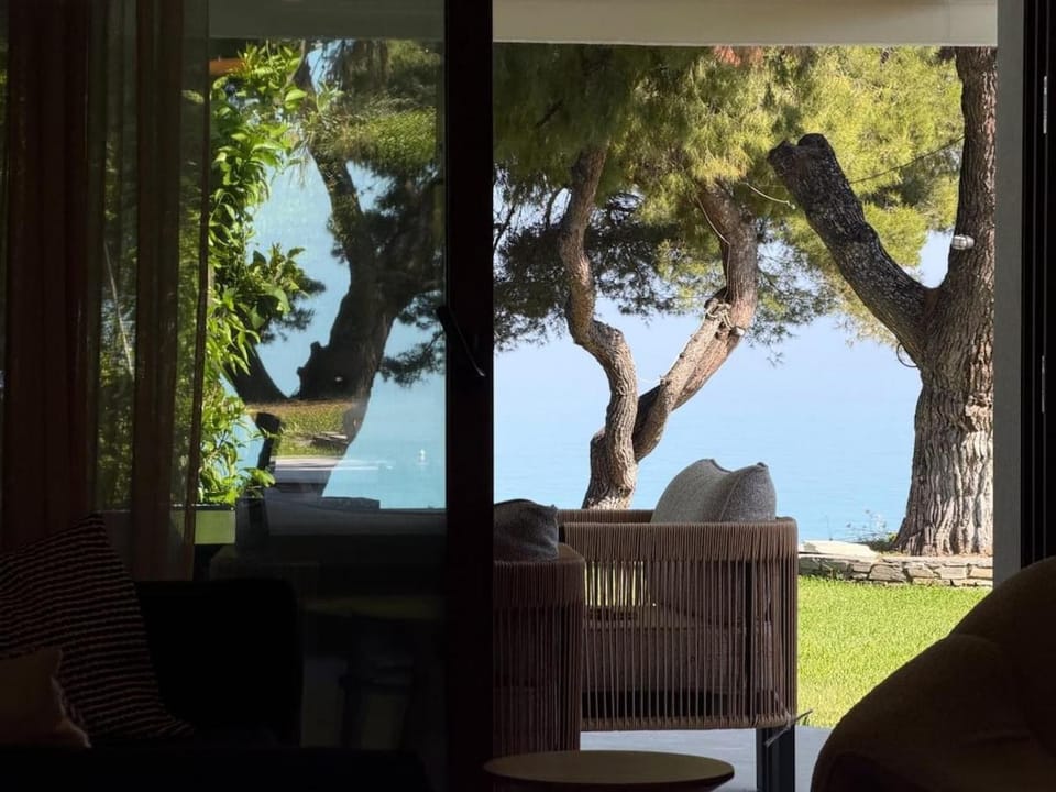 Theleria Luxury Living - Beachfront House in Halkidiki