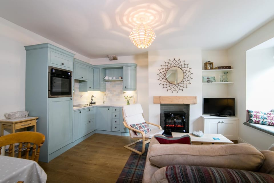 Kitchen or kitchenette, Living room