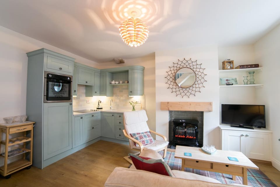 Kitchen or kitchenette, Living room