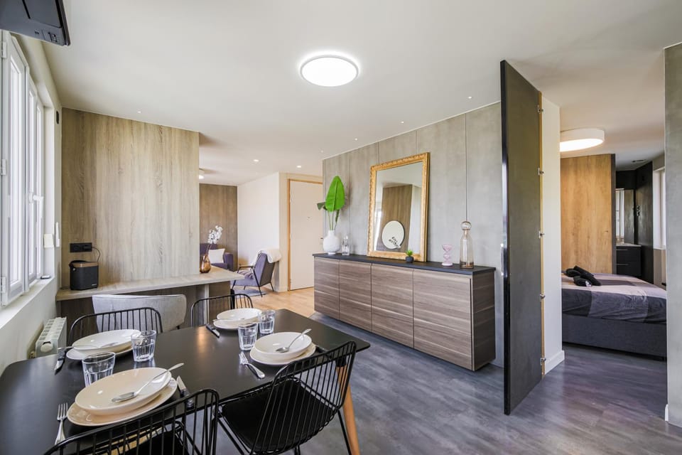 Restaurant/places to eat, Dining area, flat iron