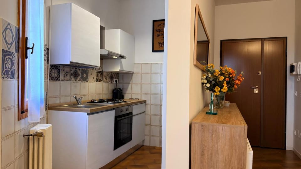 Kitchen or kitchenette, oven, pet friendly, stove