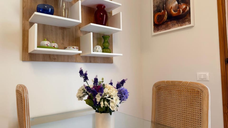 Living room, Decorative detail, Seating area, Dining area