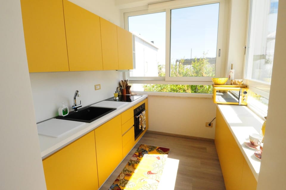 Kitchen or kitchenette, pet friendly, stove