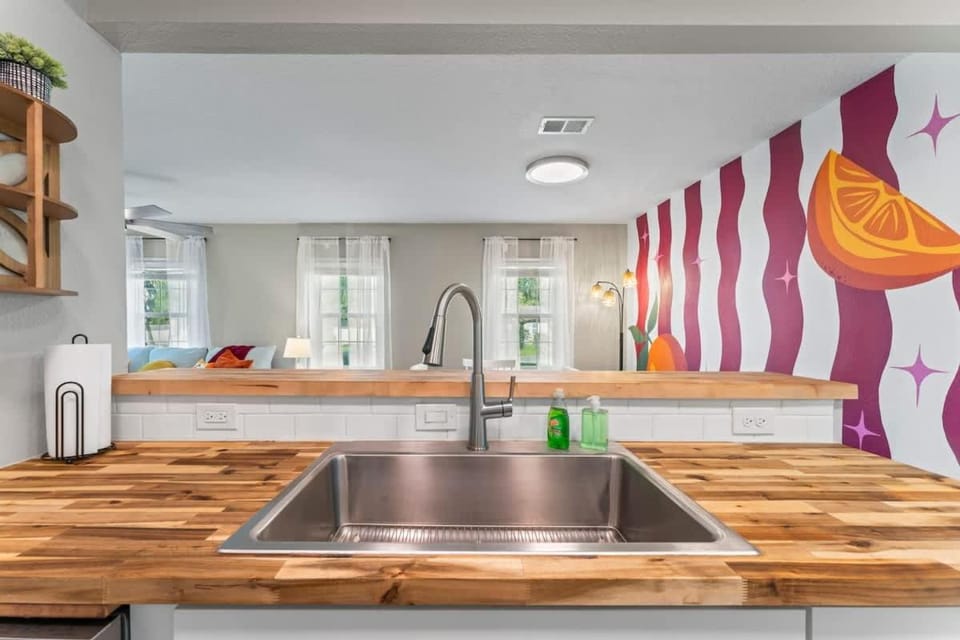 Groovy Grove - Team Joseph Ellen House in Jacksonville