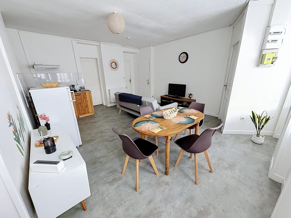 TV and multimedia, Living room, Dining area