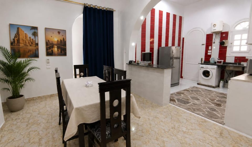 Kitchen or kitchenette, Dining area, washing machine