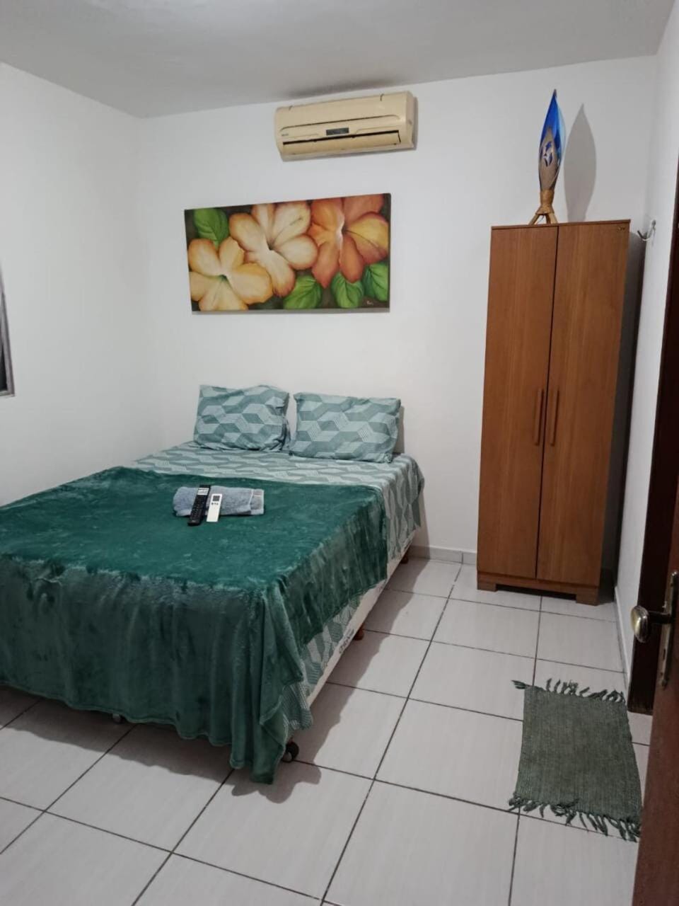 Bed, Bedroom, wardrobe, air conditioner
