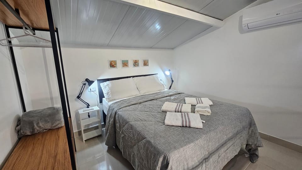 Bedroom, air conditioner