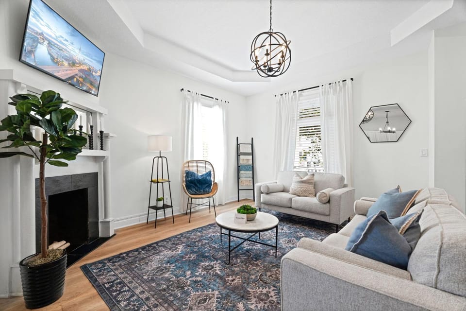 Designer 2BR - Historic Charm Walk to Fun House in Jacksonville