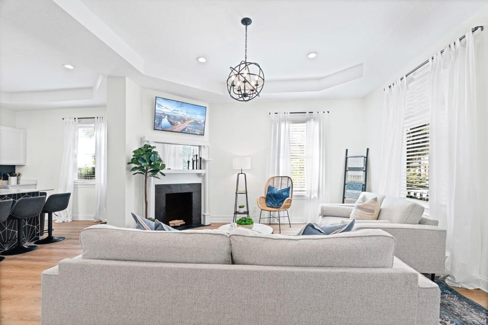 Designer 2BR - Historic Charm Walk to Fun House in Jacksonville