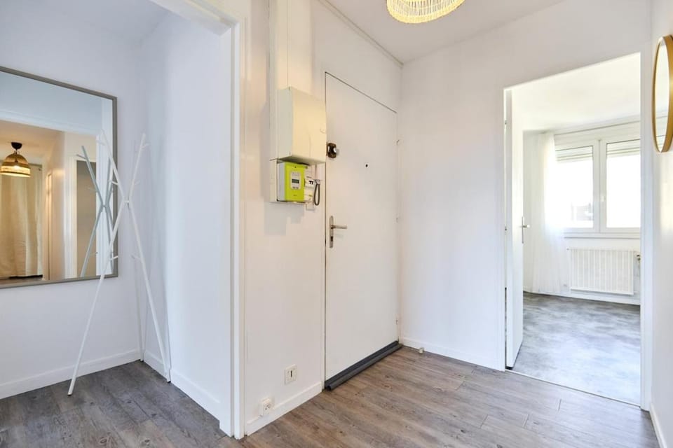 3 bedrooms, Free parking, 10 min from the Arena Apartment in Reims