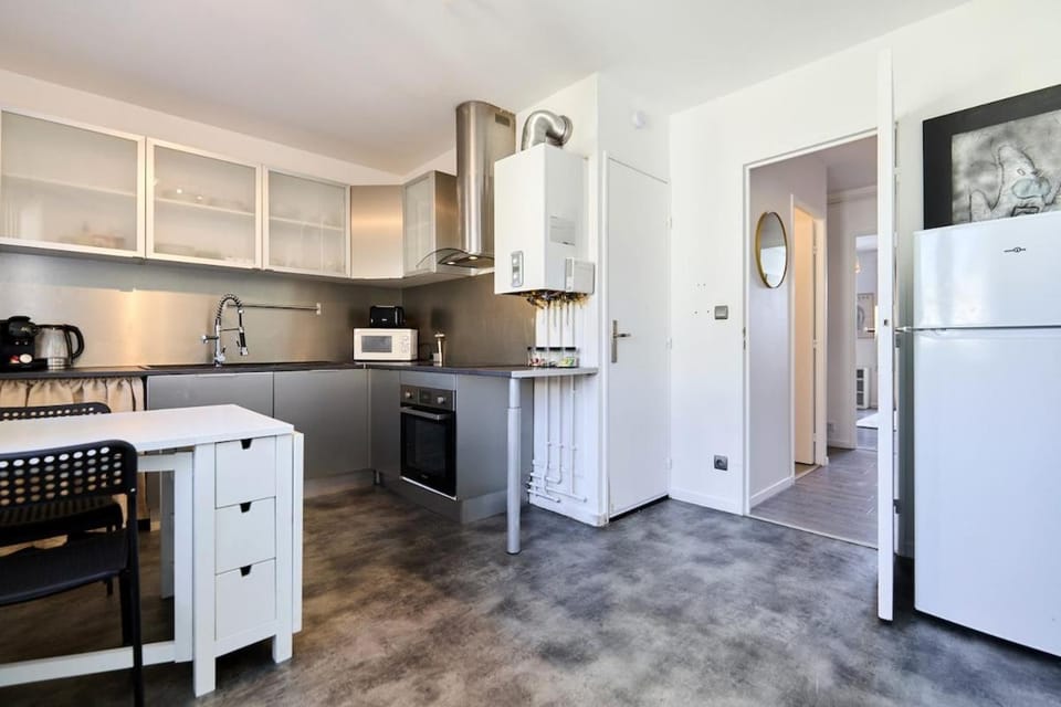 3 bedrooms, Free parking, 10 min from the Arena Apartment in Reims