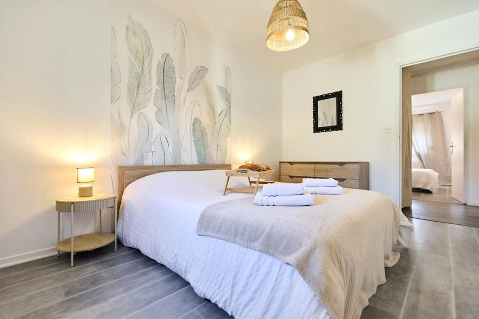3 bedrooms, Free parking, 10 min from the Arena Apartment in Reims
