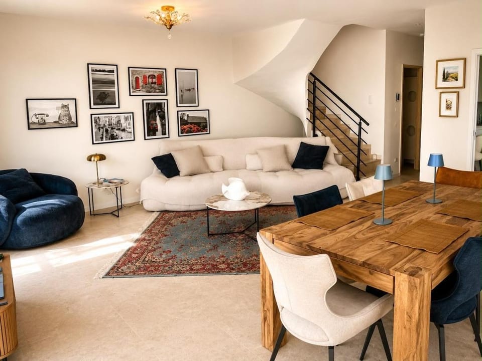 Villa contemporaine avec piscine privée Villa in Antibes