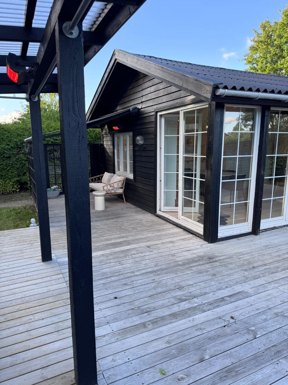 Property building, Patio, Day, Garden
