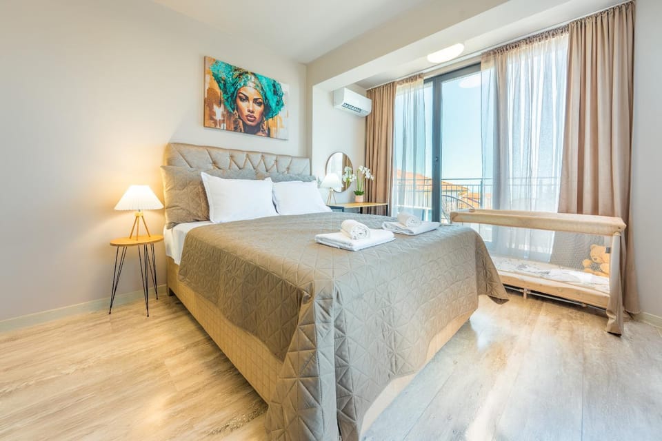 Bed, Photo of the whole room, Bedroom, Family, air conditioner