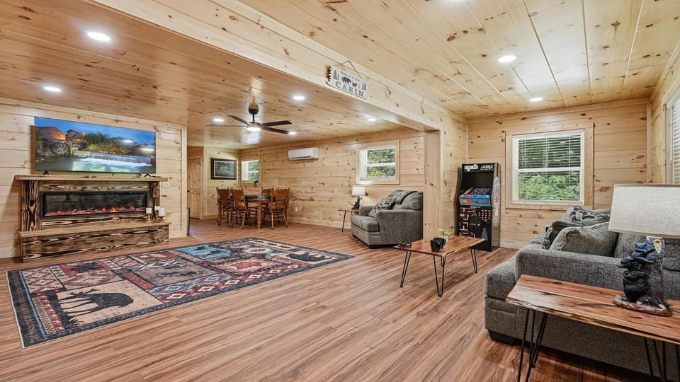 Rocking N Creekside Getaway Chalet in Gatlinburg