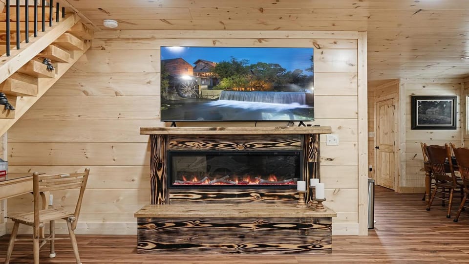 Rocking N Creekside Getaway Chalet in Gatlinburg