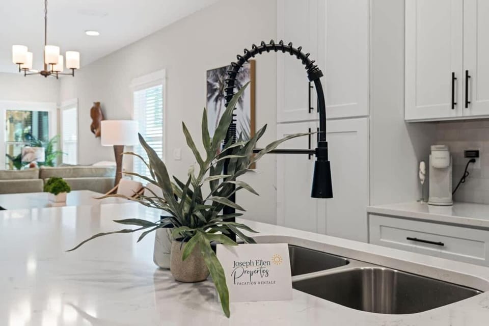 Palm Escape - Team Joseph Ellen House in Jacksonville Beach