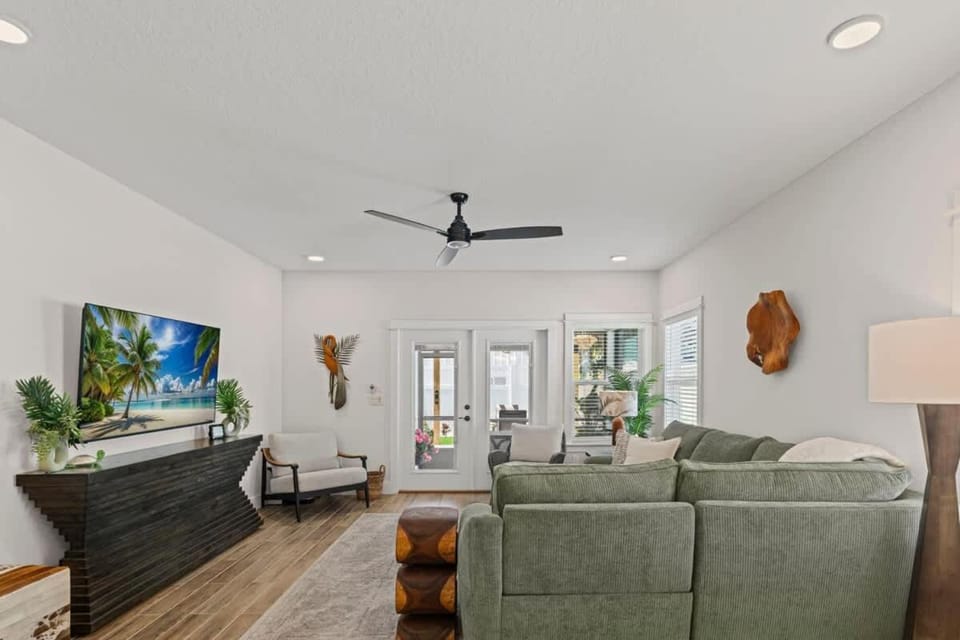 Palm Escape - Team Joseph Ellen House in Jacksonville Beach