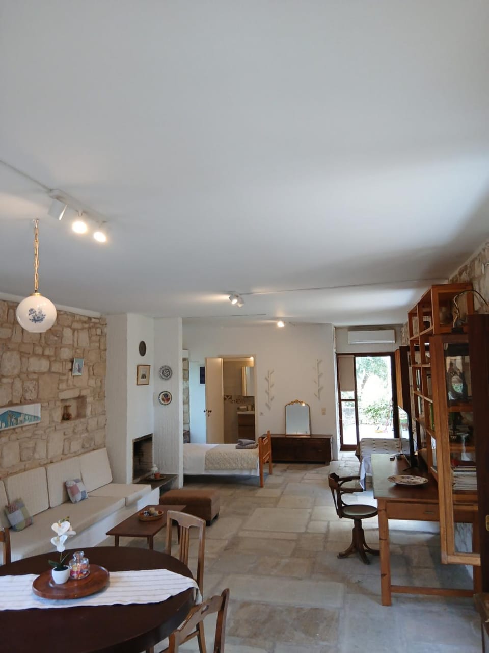 Bed, Living room, Photo of the whole room